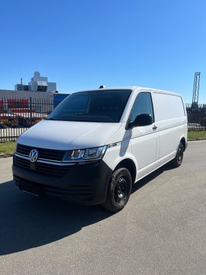 VW Transporter 2,0 TDi 110 Kassevogn kort