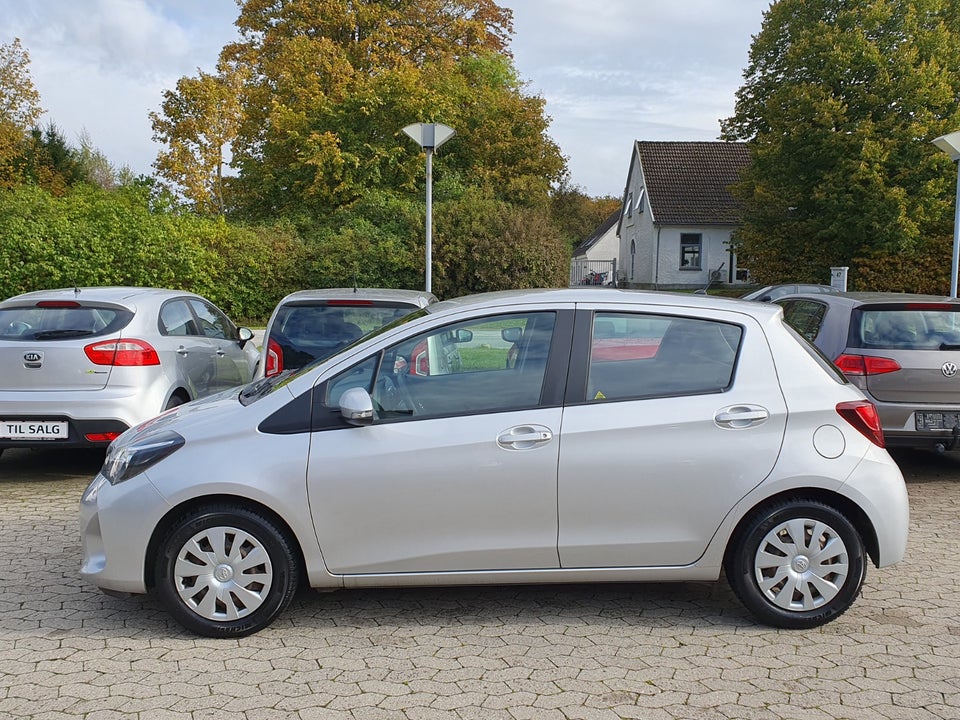 Toyota Yaris 1,0 VVT-i T2 5d