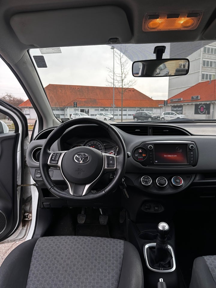 Toyota Yaris 1,0 VVT-i T2 Komfort 5d