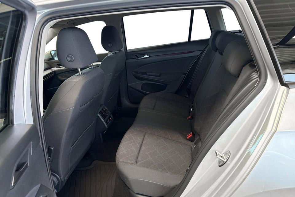 VW Golf VIII 1,5 eTSi 130 Life Variant DSG 5d