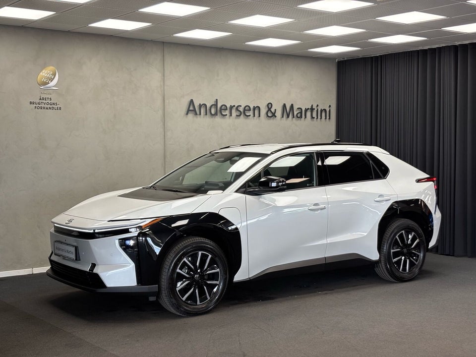 Toyota bZ4X 73 Active Tech 5d