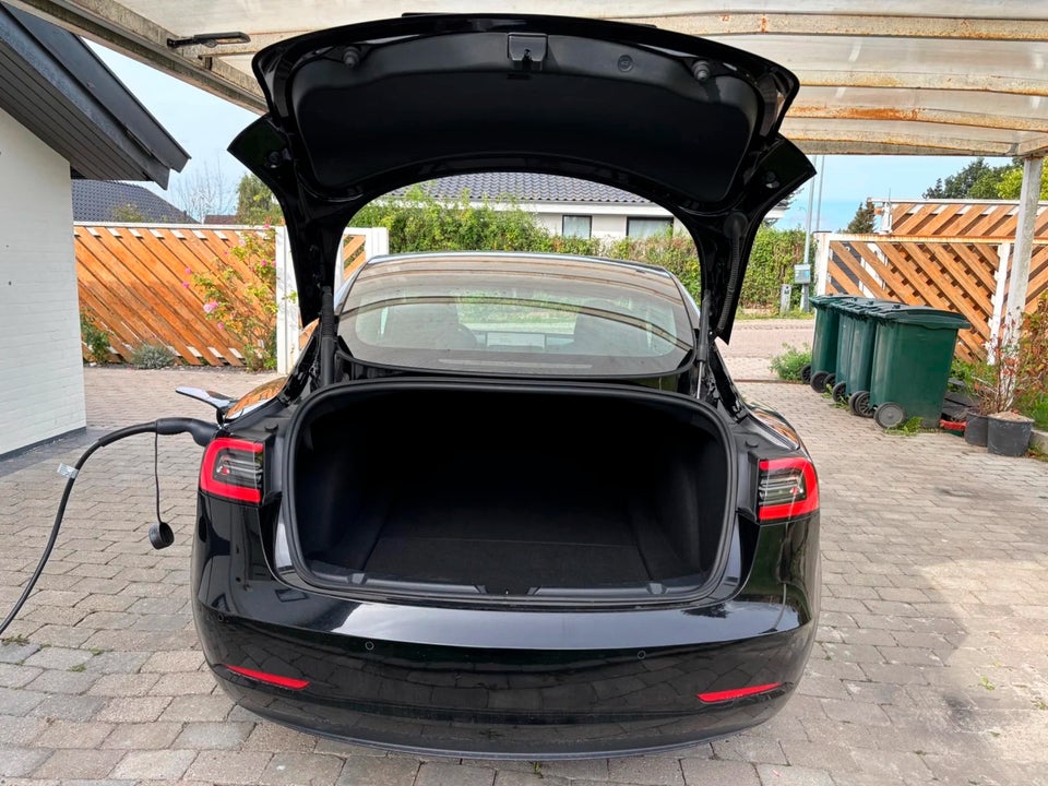 Tesla Model 3 RWD 4d