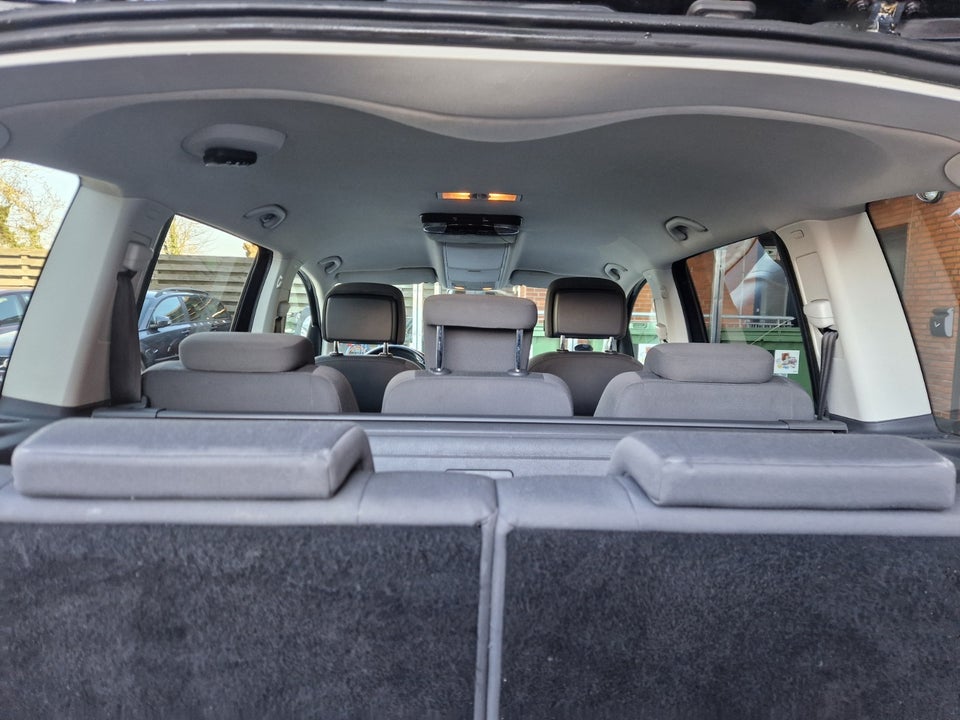 VW Touran 2,0 TDi 140 Comfortline DSG BMT 7prs 5d