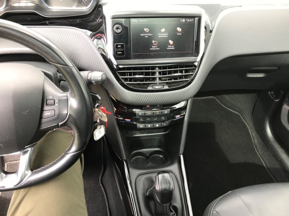 Peugeot 2008 1,5 BlueHDi 100 Prestige Sky 5d