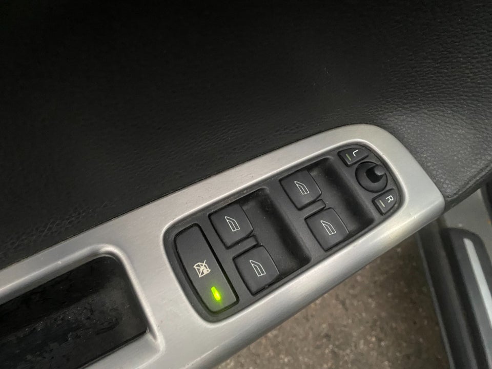 Volvo S40 2,5 T5 Momentum aut. 4d