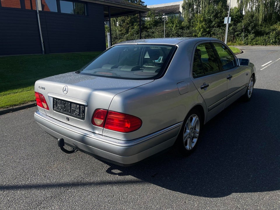 Mercedes E280 2,8 Elegance aut. 4d