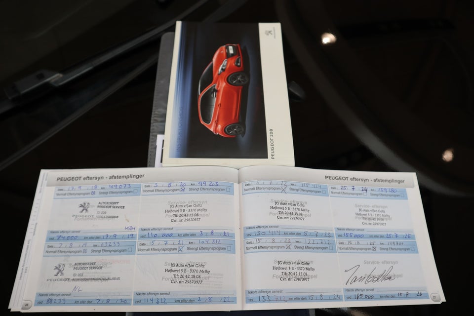 Peugeot 208 1,2 VTi Allure Sky 5d