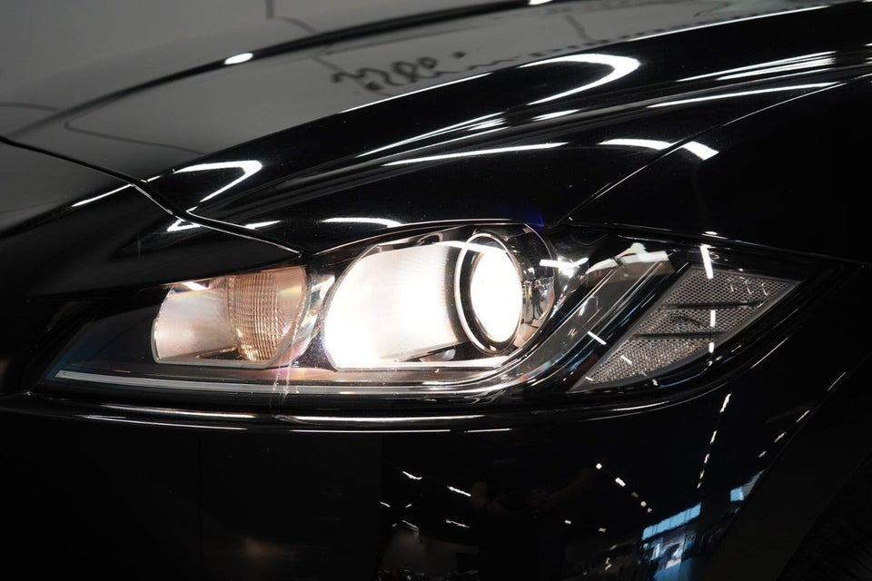 Jaguar F-Pace 2,0 D180 Pure aut. 5d