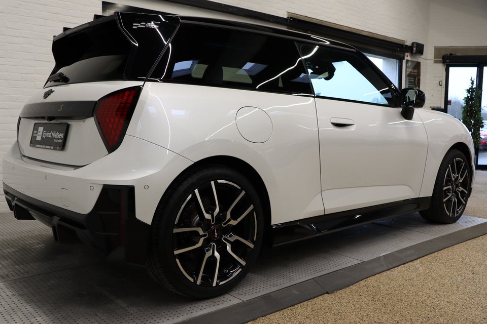 MINI Cooper E JCW Trim XL 3d