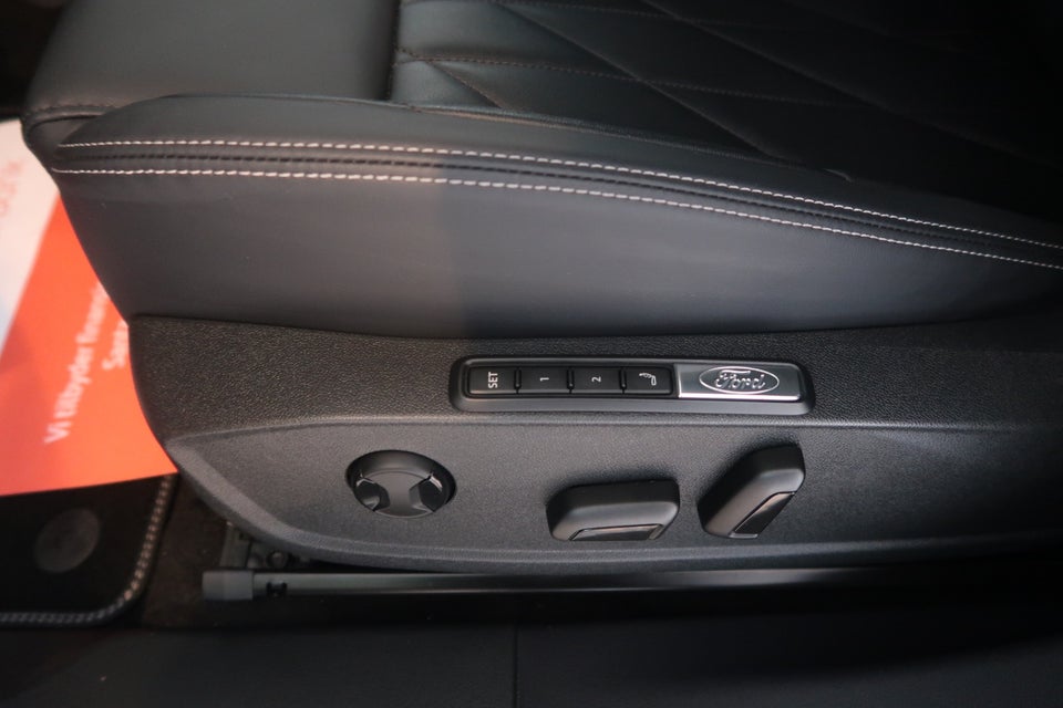 Ford Explorer 84 Premium Extended Range AWD 5d