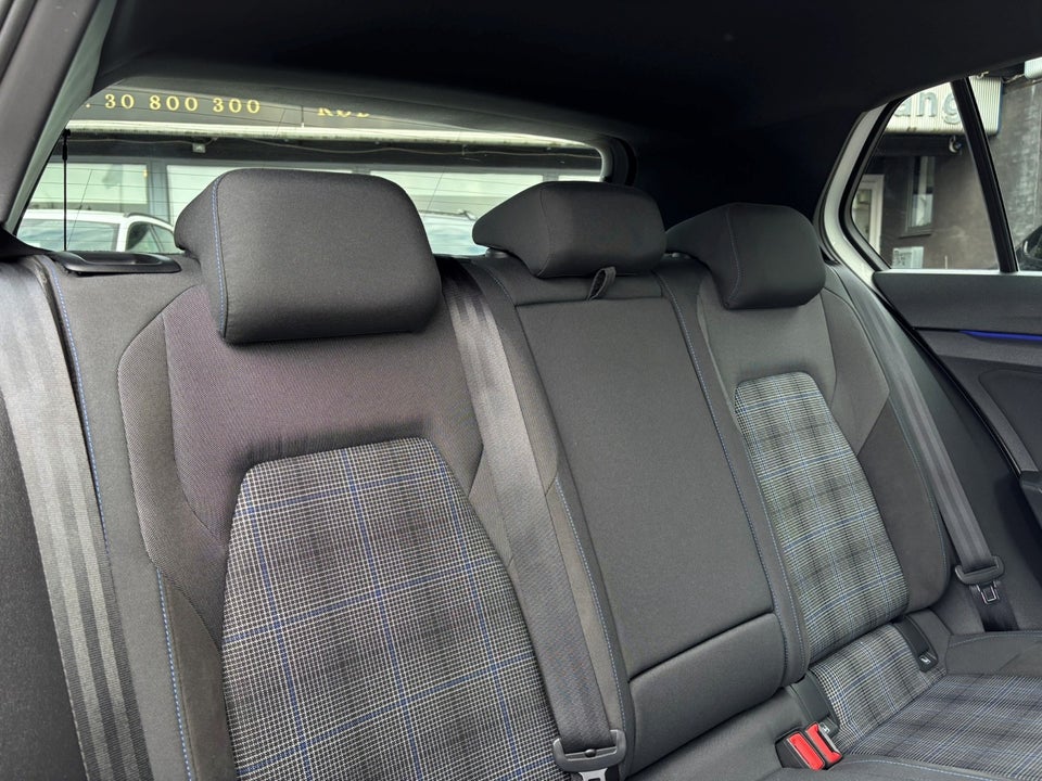 VW Golf VIII 1,4 GTE DSG 5d