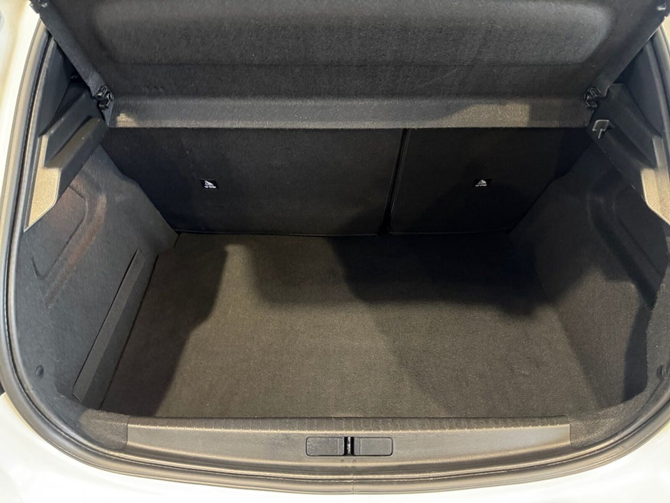 Peugeot e-208 50 GT 5d