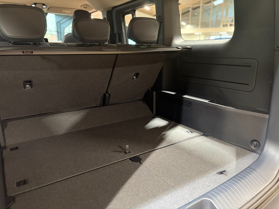 Kia PV5 51 Standard Range Access 5d