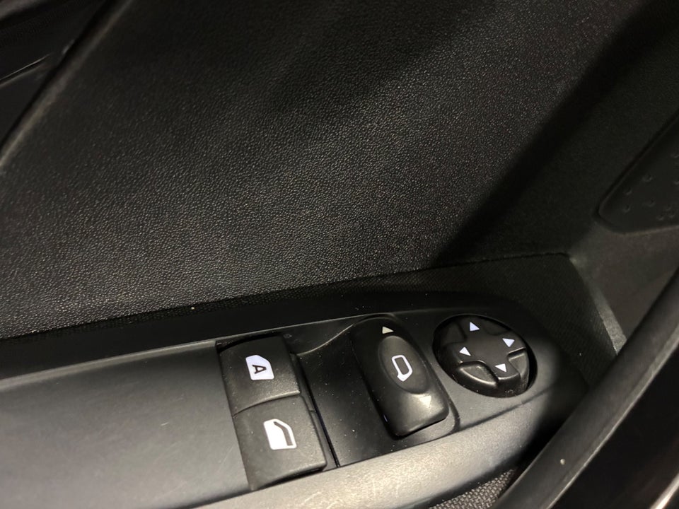 Peugeot 208 1,2 PureTech 82 Allure Sky 5d