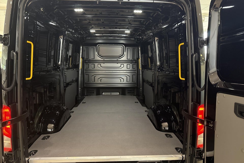 VW Crafter 35 2,0 TDi 177 Comfort Kassevogn L3H2 aut. 4Motion