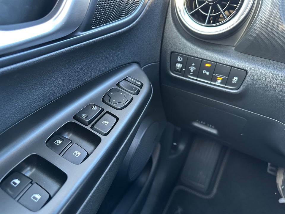 Hyundai Kona 64 EV Essential Van 5d