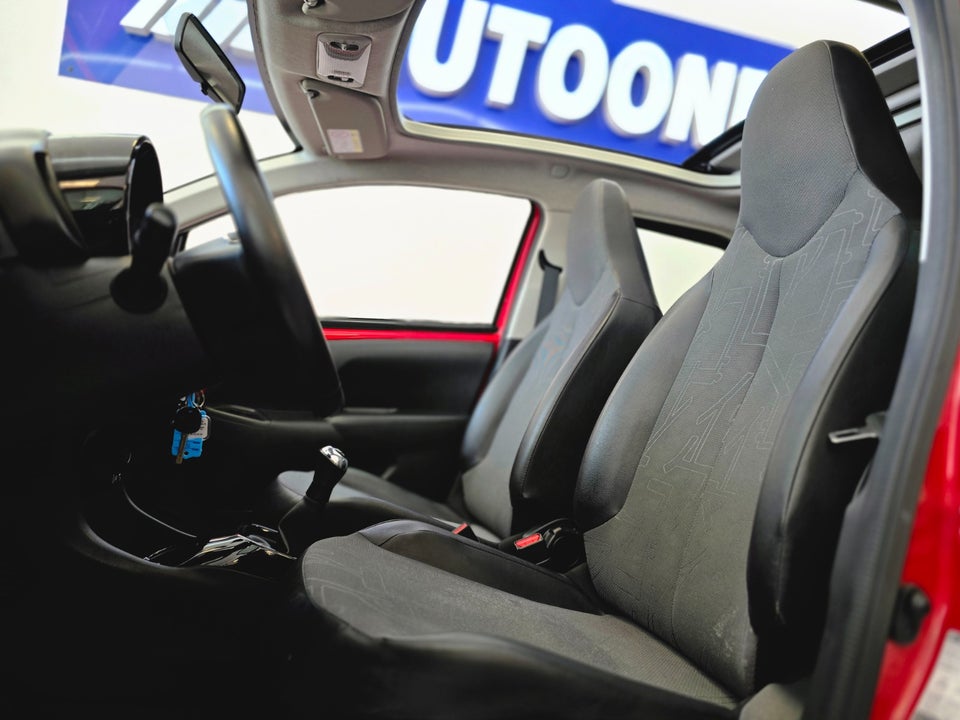 Toyota Aygo 1,0 VVT-i x-wave Sky 5d