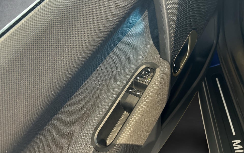 MINI Cooper SE Favoured Trim M 3d