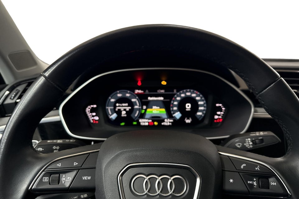 Audi Q3 45 TFSi e Attitude plus S-tr. 5d