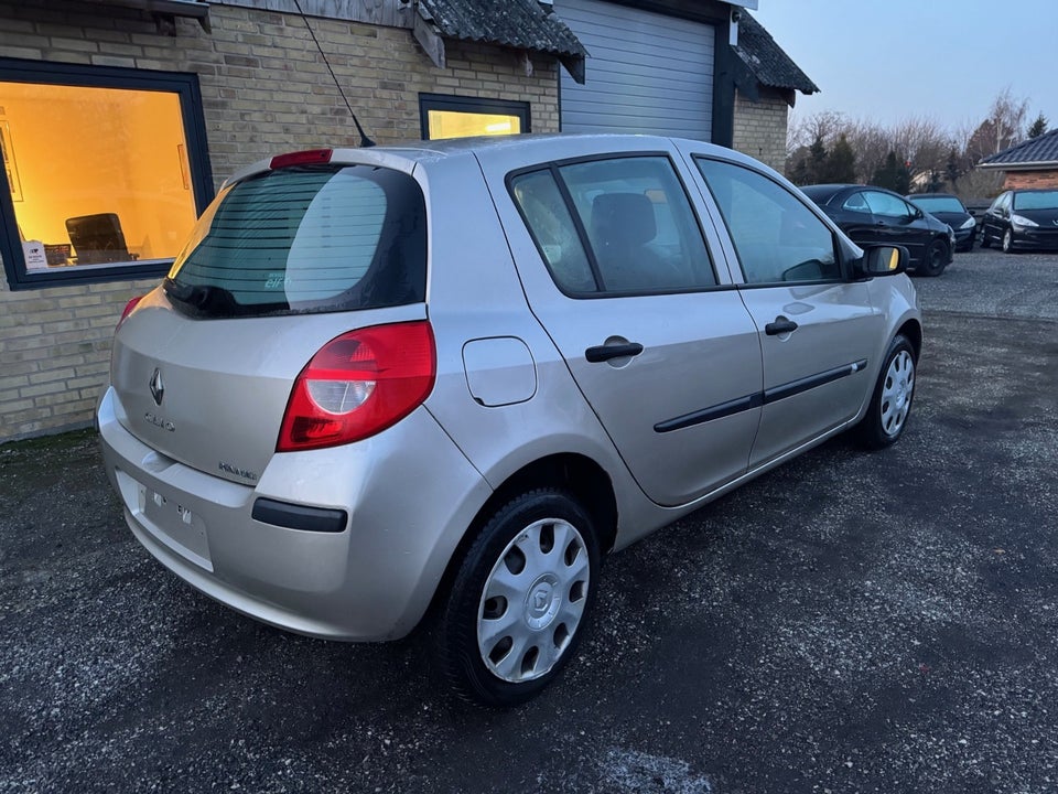 Renault Clio III 1,2 16V Authentique BeatUp aut. 5d