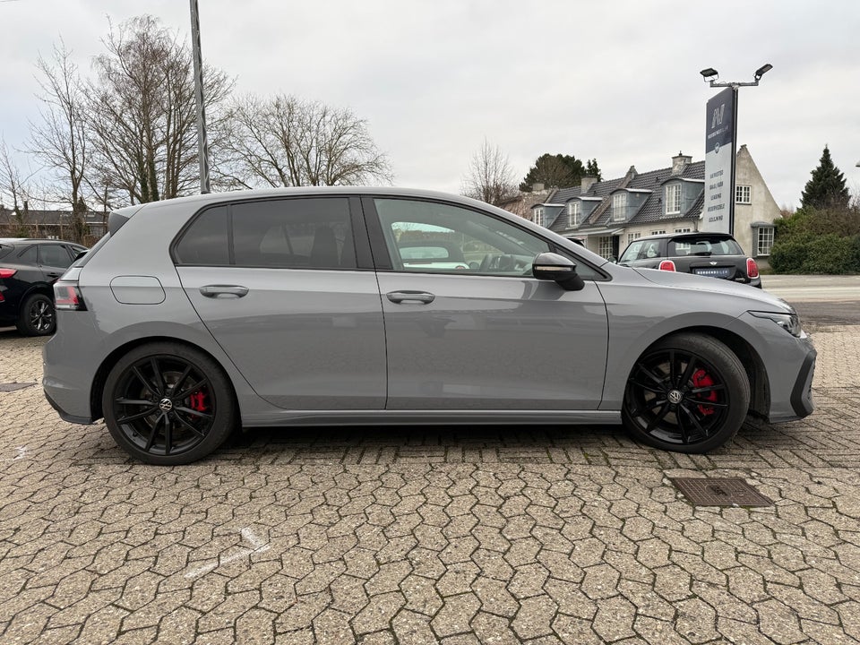 VW Golf VIII 1,5 GTE DSG 5d