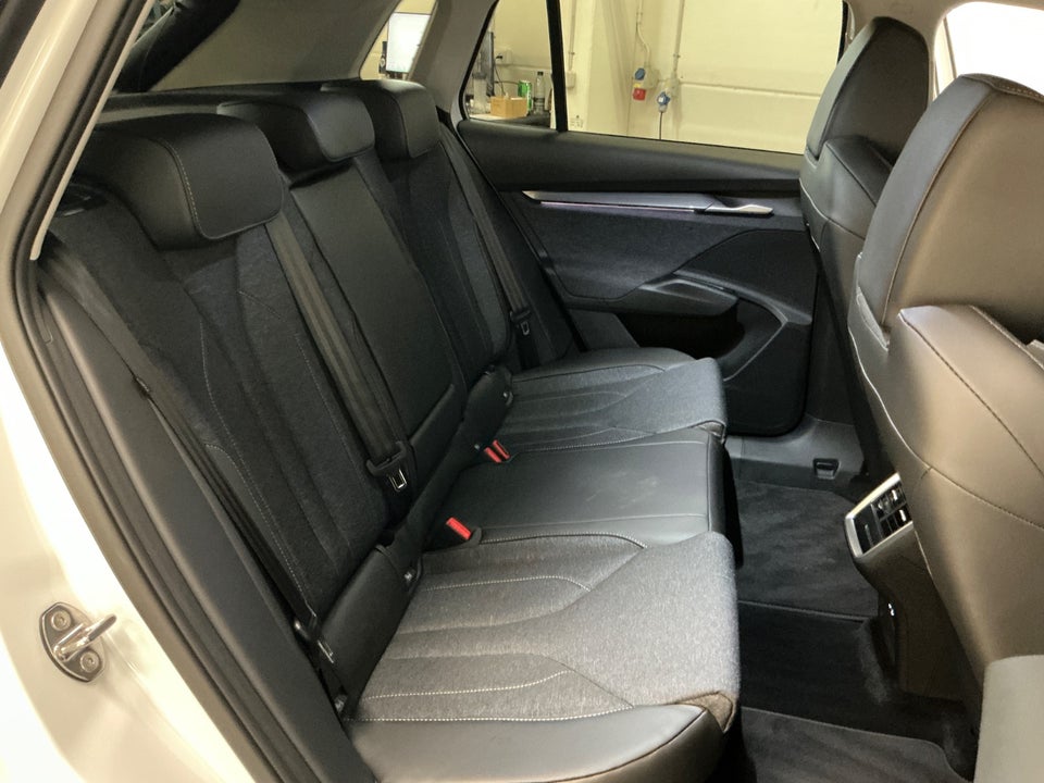 Skoda Elroq 85 iV Loft 5d