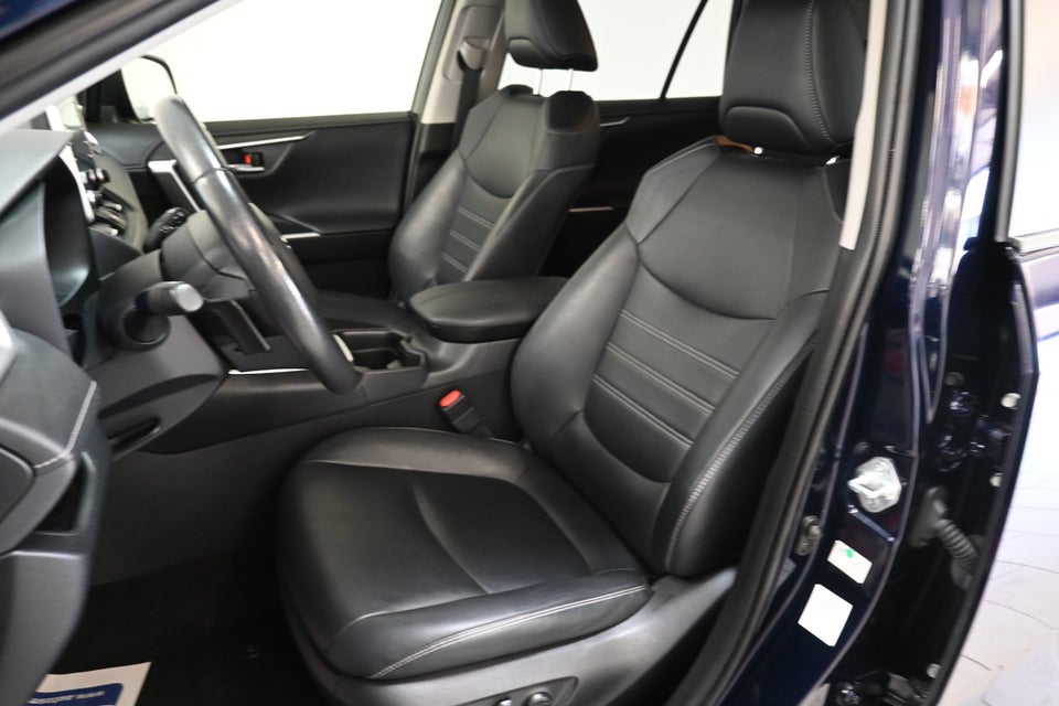 Toyota RAV4 2,5 Hybrid H3 Business MDS 5d