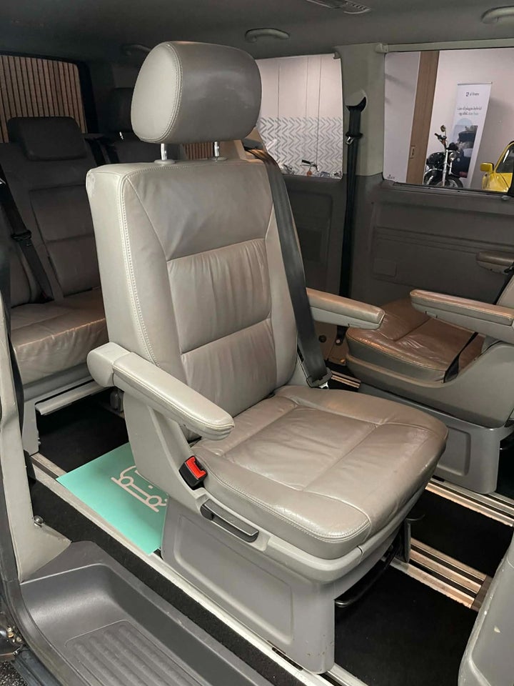 VW Caravelle 2,5 TDi 130 Comfortline aut. lang 4d