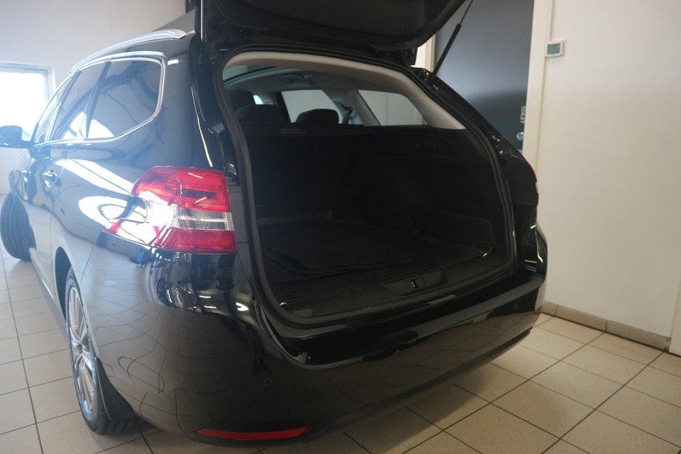 Peugeot 308 1,2 PureTech 130 Selection Sky SW 5d