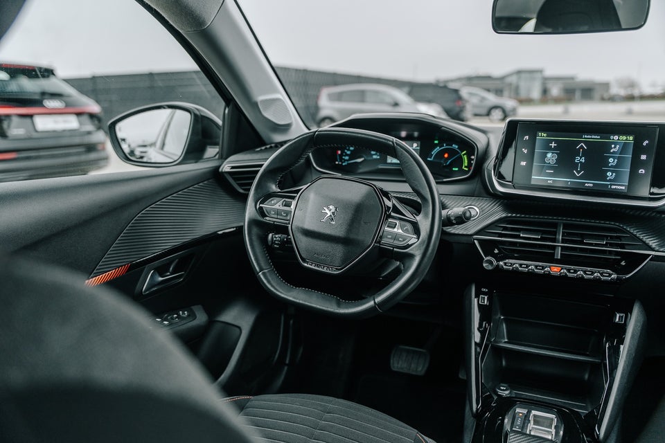 Peugeot e-208 50 Active 5d