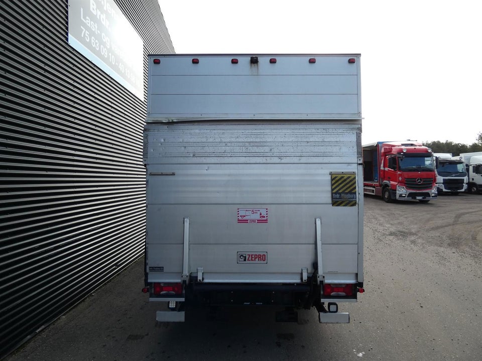 Iveco Daily 3,0 35S18 Box m/lift AG8 2d