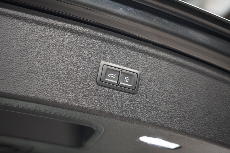 Audi Q5 55 TFSi e Sport quattro S-tr. 5d