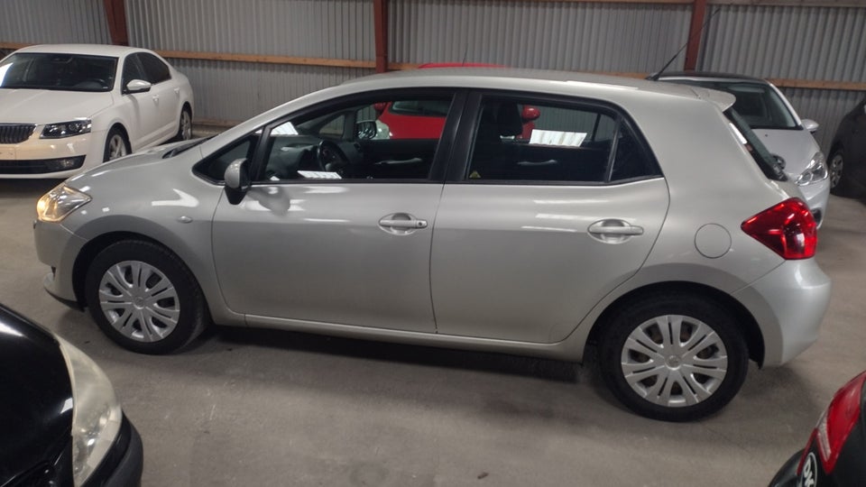 Toyota Auris 1,6 Sol 5d