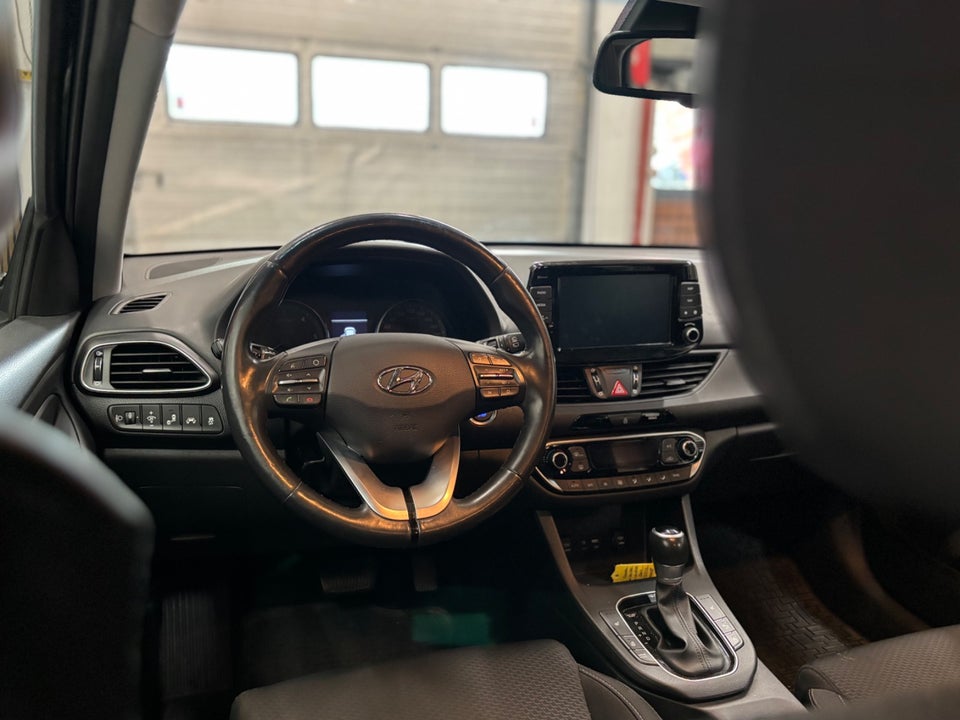 Hyundai i30 1,6 CRDi 110 Premium stc. DCT 5d
