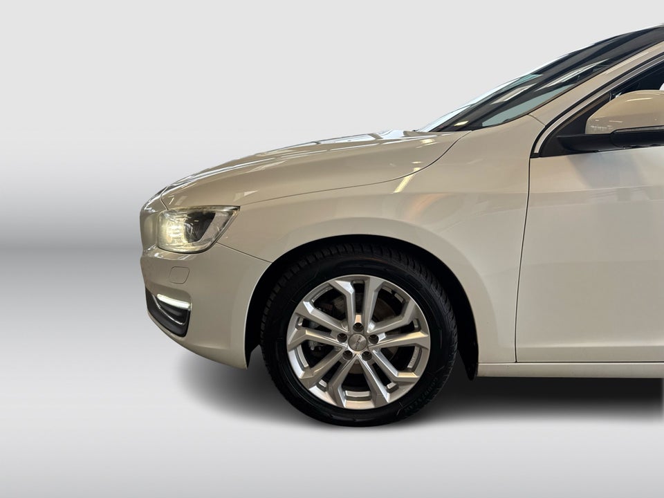 Volvo V60 2,0 D4 181 Momentum Drive-E 5d