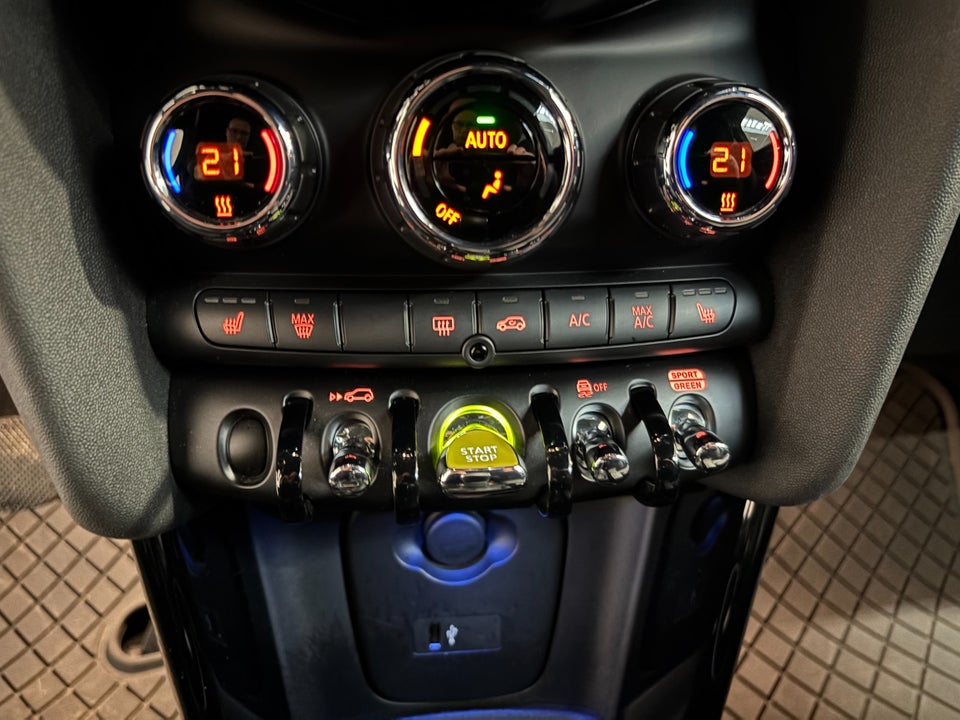 MINI Cooper SE Essential 3d