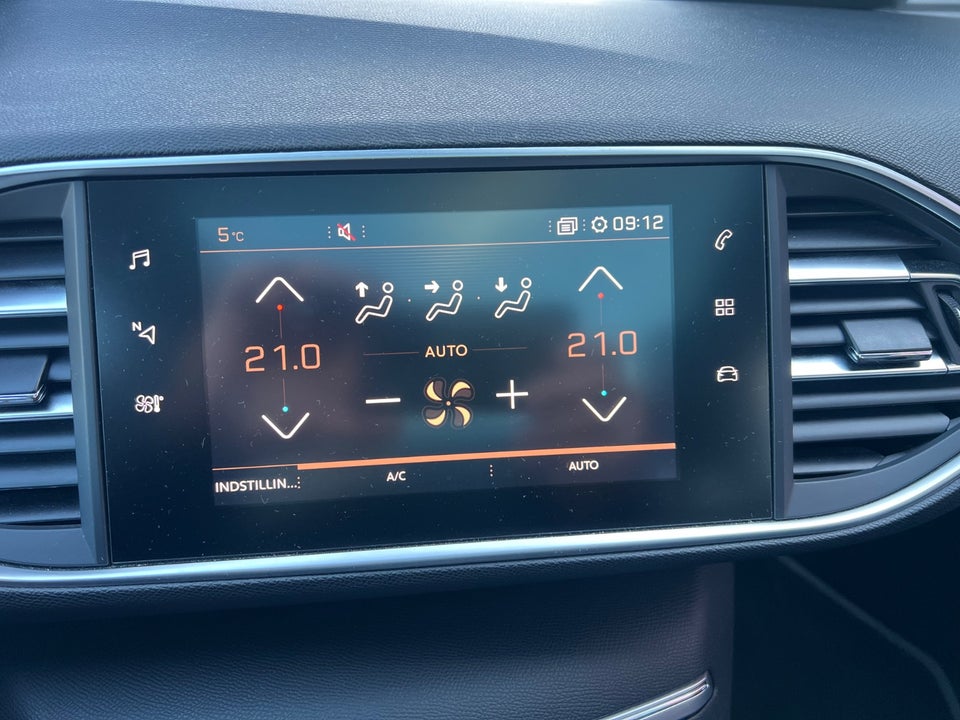 Peugeot 308 1,5 BlueHDi 130 Allure Sky SW 5d