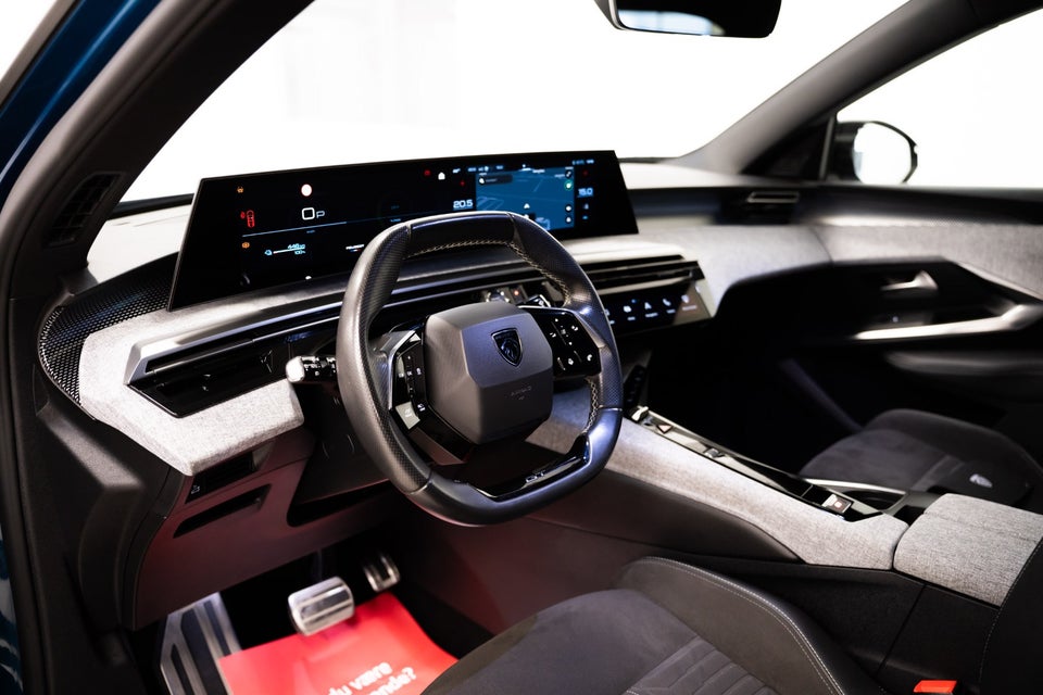 Peugeot e-3008 77 GT 5d