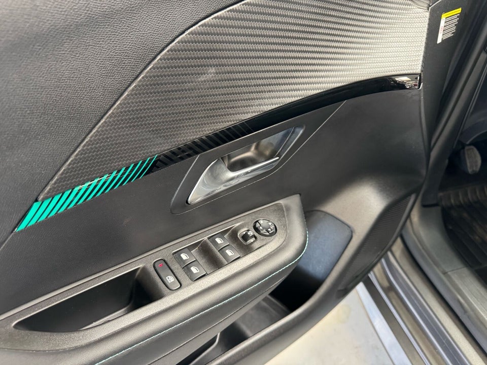 Peugeot 208 1,2 PureTech 100 Allure Sky 5d