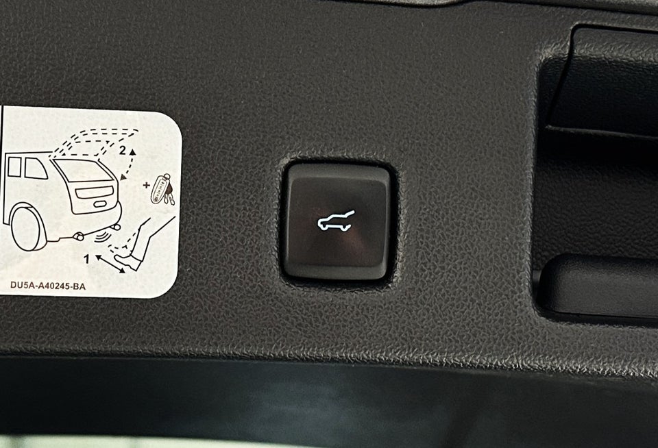 Ford Kuga 2,5 PHEV Vignale CVT 5d