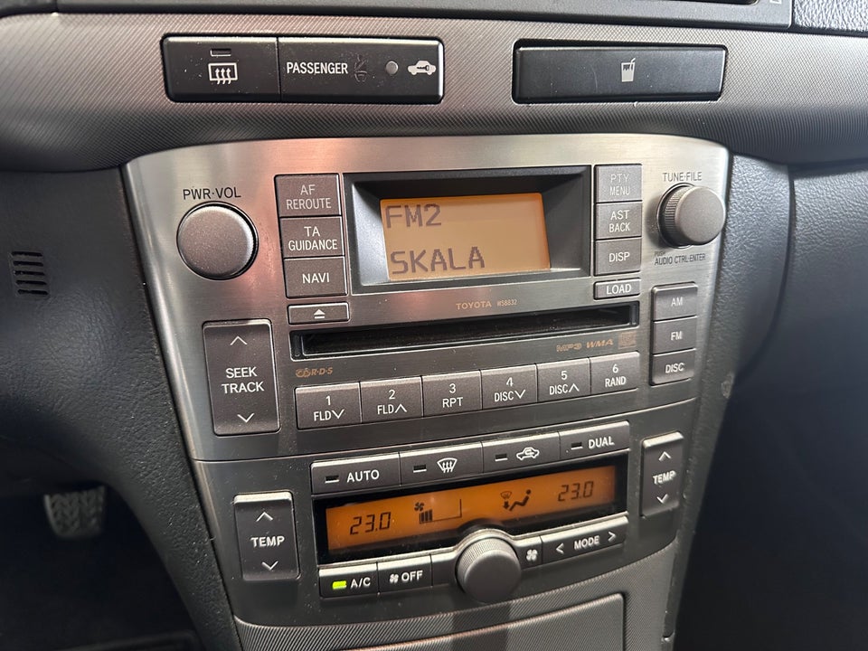 Toyota Avensis 1,8 Sol+ stc. 5d