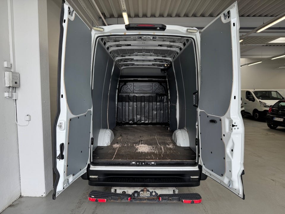 Iveco Daily 2,3 35S16 12m³ Van AG8