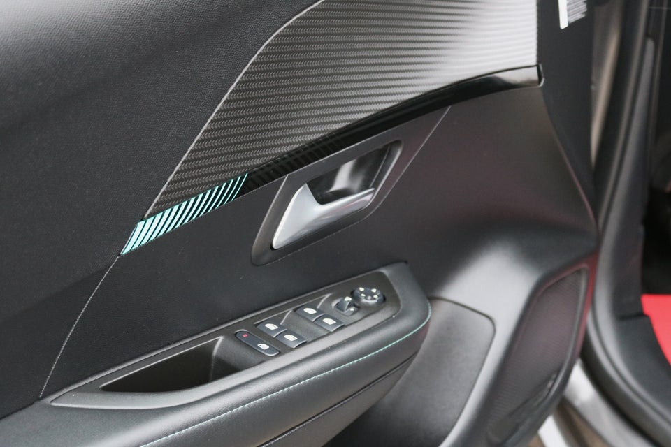 Peugeot 208 1,2 PureTech 100 Allure Sky 5d