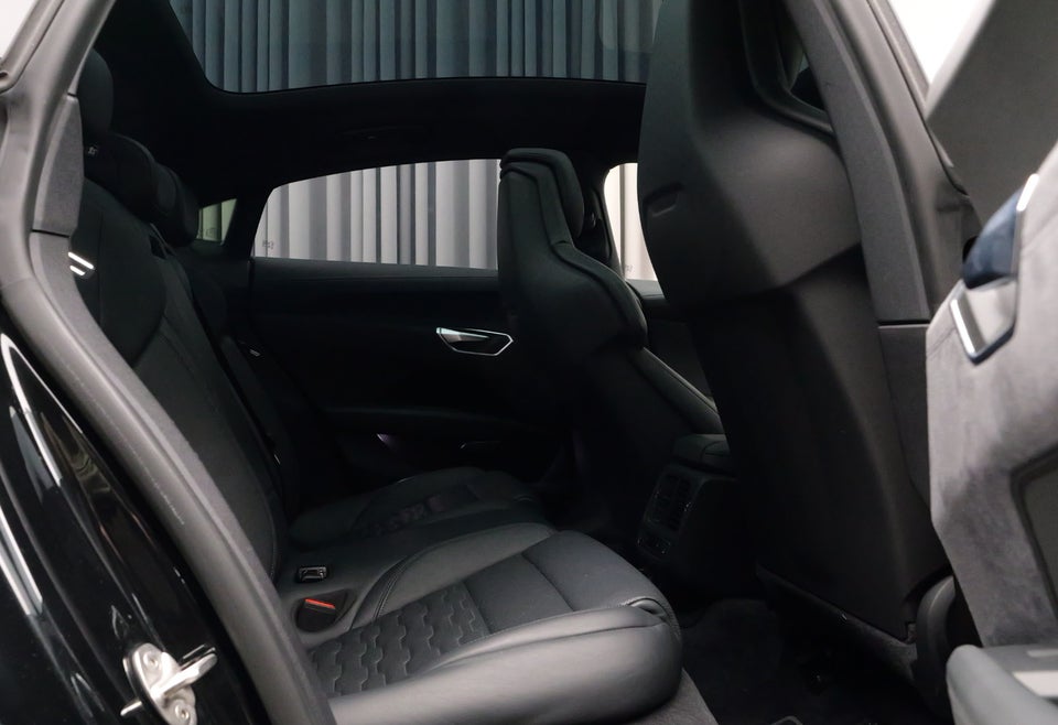 Audi e-tron GT quattro 4d