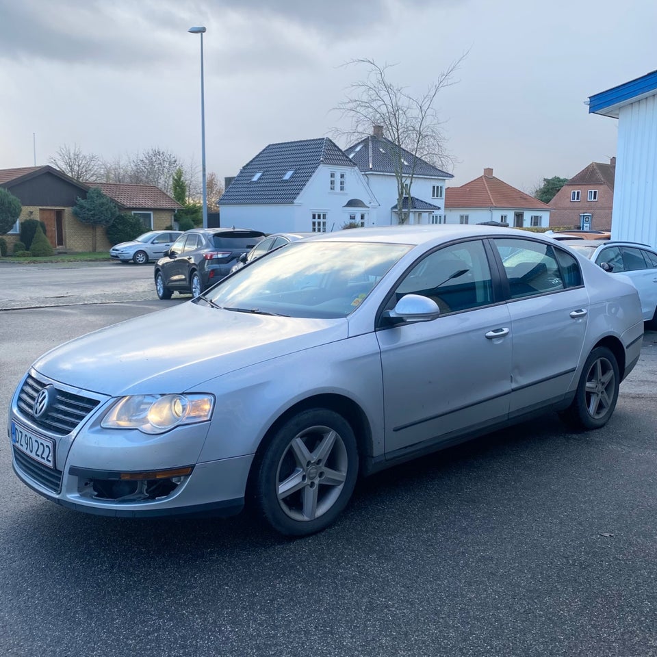 VW Passat 1,6 Trendline 4d