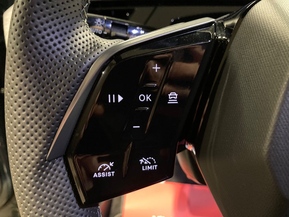 Peugeot e-3008 77 GT 5d