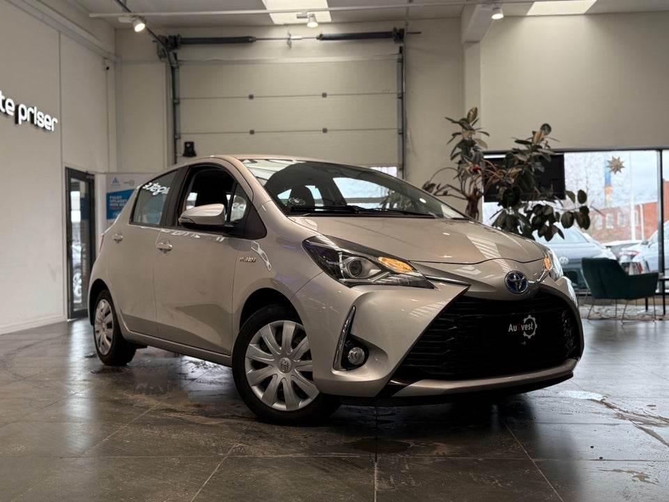 Toyota Yaris 1,5 Hybrid CHIC e-CVT 5d