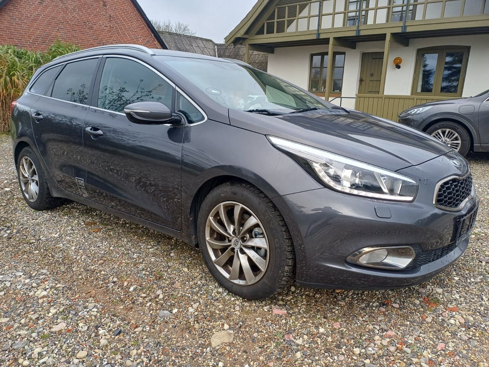 Kia Ceed 1,6 CRDi 128 Premium+ SW Van 5d