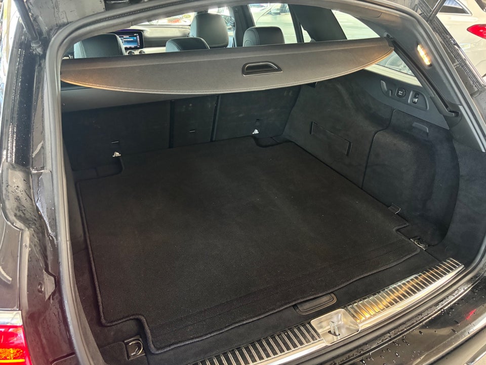 Mercedes E220 d 2,0 AMG Line stc. aut. 5d