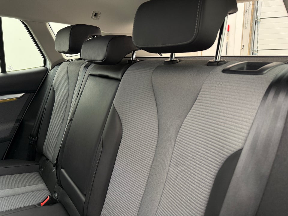 Skoda Enyaq 50 iV Loft 5d